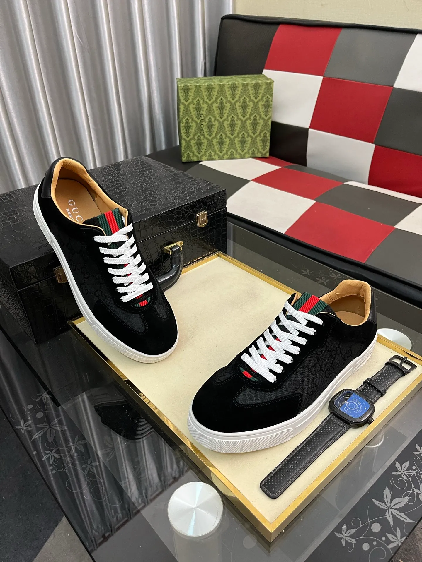 Men's shoes 💰380⌚️⌚️Gucci •Gucci original quality.~ Unique modern style sneakers. 🏃A must-have casual shoe for trendy men😍😍 Original brand imported from Italy, imported original leather, sheep lining (refuses to discolor and grind feet) Sole: Original sole provided by the original factory, French lazy style design ⚠️Fit to the feet, original quality, super comfortable original sole. Just like shooting the real thing🎬The real thing is better, code number: 38-442️⃣colors available
